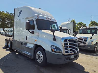 Used 2019 Freightliner Cascadia Sleeper Cab 6x4, Semi Truck for sale #862517 - photo 1