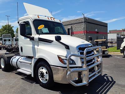 Used 2019 Freightliner Cascadia Day Cab 6x4, Semi Truck for sale #868007 - photo 1