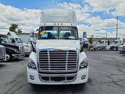 Used 2019 Freightliner Cascadia Day Cab 6x4, Semi Truck for sale #869538 - photo 2