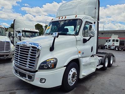 Used 2019 Freightliner Cascadia Day Cab 6x4, Semi Truck for sale #869538 - photo 1