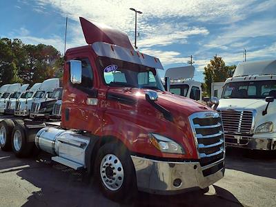 Used 2019 Freightliner Cascadia Day Cab 6x4, Semi Truck for sale #875394 - photo 1