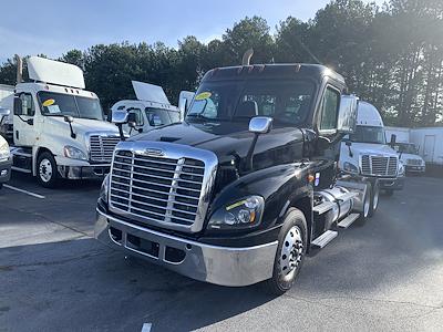 Used 2020 Freightliner Cascadia Day Cab 6x4, Semi Truck for sale #884511 - photo 1