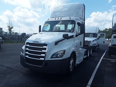 Used 2020 Freightliner Cascadia Day Cab 6x4, Semi Truck for sale #897070 - photo 1