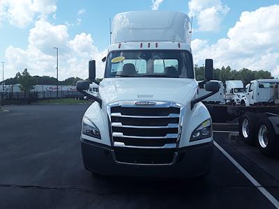 Used 2020 Freightliner Cascadia Day Cab 6x4, Semi Truck for sale #897070 - photo 2