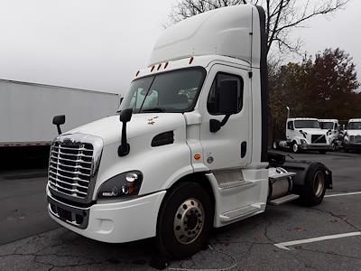 Used 2018 Freightliner Cascadia Day Cab 4x2, Semi Truck for sale #221541 - photo 1