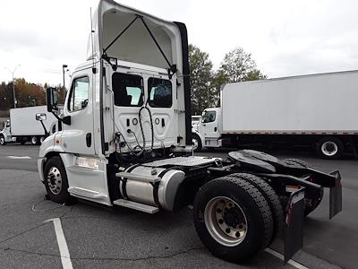 Used 2018 Freightliner Cascadia Day Cab 4x2, Semi Truck for sale #221548 - photo 2