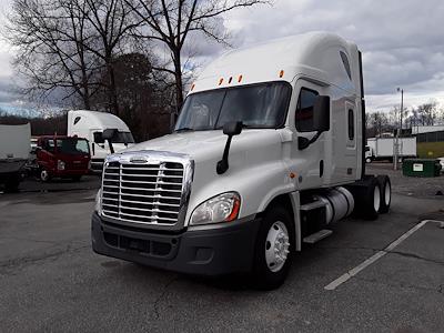 Used 2015 Freightliner Cascadia Sleeper Cab 6x4, Semi Truck for sale #318831 - photo 1