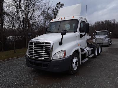 Used 2015 Freightliner Cascadia Day Cab 6x4, Semi Truck for sale #325420 - photo 1