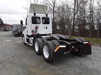 Used 2015 Freightliner Cascadia Day Cab 6x4, Semi Truck for sale #325420 - photo 2