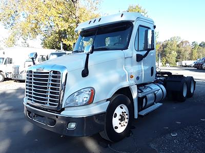 Used 2016 Freightliner Cascadia Day Cab 6x4, Semi Truck for sale #646112 - photo 1