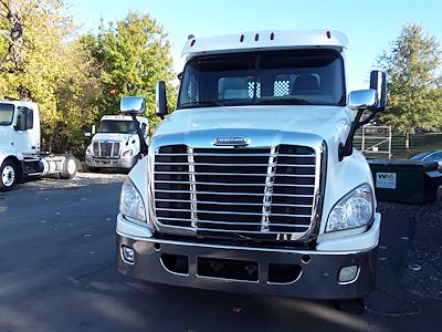 Used 2016 Freightliner Cascadia Day Cab 6x4, Semi Truck for sale #646112 - photo 2