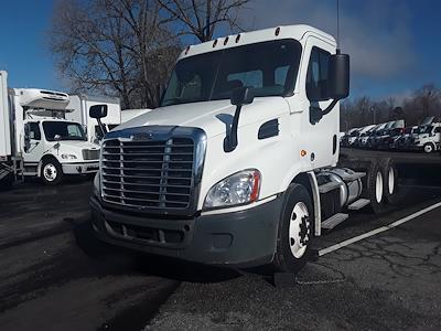 Used 2017 Freightliner Cascadia Day Cab 6x4, Semi Truck for sale #668182 - photo 1