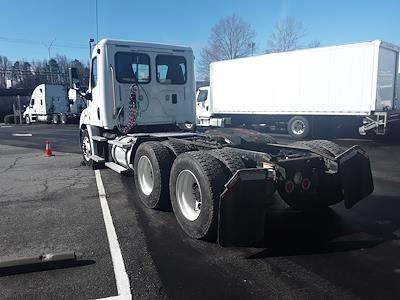 Used 2017 Freightliner Cascadia Day Cab 6x4, Semi Truck for sale #668182 - photo 2