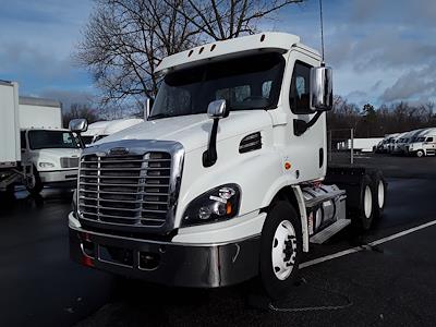 Used 2017 Freightliner Cascadia Day Cab 6x4, Semi Truck for sale #673638 - photo 1