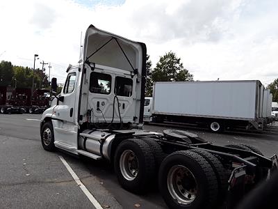 Used 2018 Freightliner Cascadia Day Cab 6x4, Semi Truck for sale #682787 - photo 2