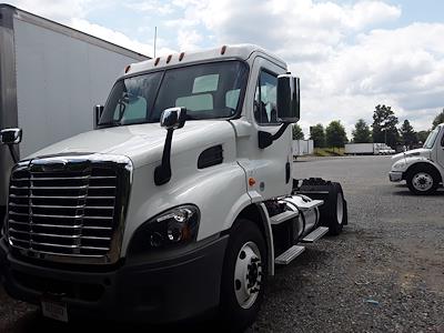 Used 2018 Freightliner Cascadia Day Cab 4x2, Semi Truck for sale #750423 - photo 1