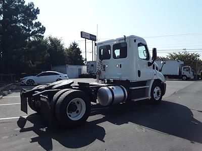 Used 2018 Freightliner Cascadia Day Cab 4x2, Semi Truck for sale #750426 - photo 2