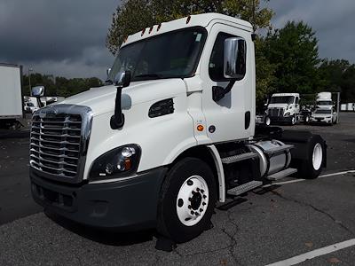 Used 2018 Freightliner Cascadia Day Cab 4x2, Semi Truck for sale #750428 - photo 1