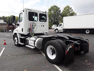 Used 2018 Freightliner Cascadia Day Cab 4x2, Semi Truck for sale #750428 - photo 2