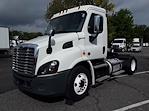 Used 2018 Freightliner Cascadia Day Cab 4x2, Semi Truck for sale #750428 - photo 1