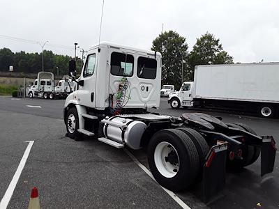 Used 2018 Freightliner Cascadia Day Cab 4x2, Semi Truck for sale #750429 - photo 2