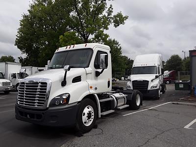 Used 2018 Freightliner Cascadia Day Cab 4x2, Semi Truck for sale #750430 - photo 1