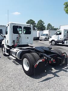 Used 2018 Freightliner Cascadia Day Cab 4x2, Semi Truck for sale #750431 - photo 2