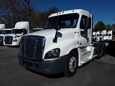 Used 2018 Freightliner Cascadia Day Cab 6x4, Semi Truck for sale #754736 - photo 1