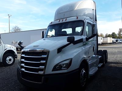 Used 2019 Freightliner Cascadia Day Cab 6x4, Semi Truck for sale #809758 - photo 1