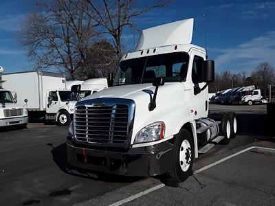 Used 2018 Freightliner Cascadia Day Cab 6x4, Semi Truck for sale #814899 - photo 1