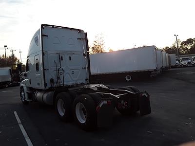 Used 2019 Freightliner Cascadia Sleeper Cab 6x4, Semi Truck for sale #835600 - photo 2