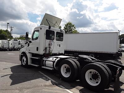 Used 2019 Freightliner Cascadia Day Cab 6x4, Semi Truck for sale #866227 - photo 2