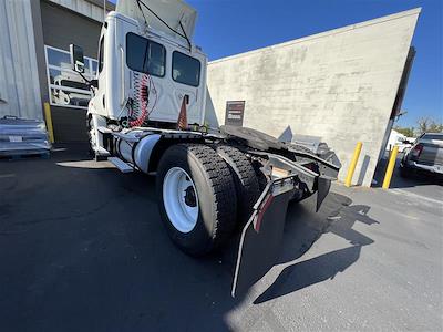 Used 2017 Freightliner Cascadia Day Cab 4x2, Semi Truck for sale #657373 - photo 2