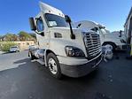 Used 2017 Freightliner Cascadia Day Cab 4x2, Semi Truck for sale #657373 - photo 4