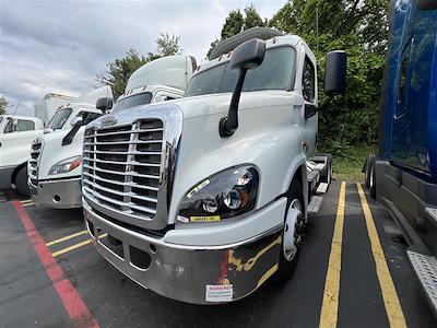 Used 2017 Freightliner Cascadia Day Cab 6x4, Semi Truck for sale #665231 - photo 1
