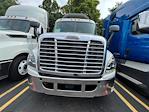 Used 2017 Freightliner Cascadia Day Cab 6x4, Semi Truck for sale #665231 - photo 5