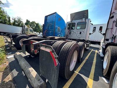 Used 2017 Freightliner Cascadia Day Cab 6x4, Semi Truck for sale #667384 - photo 2
