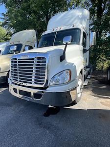 Used 2017 Freightliner Cascadia Day Cab 6x4, Semi Truck for sale #679200 - photo 1