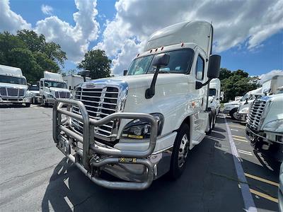 Used 2018 Freightliner Cascadia Day Cab 6x4, Semi Truck for sale #753935 - photo 1