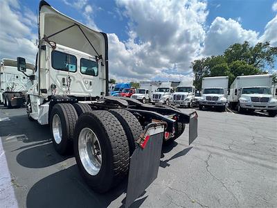 Used 2018 Freightliner Cascadia Day Cab 6x4, Semi Truck for sale #753935 - photo 2