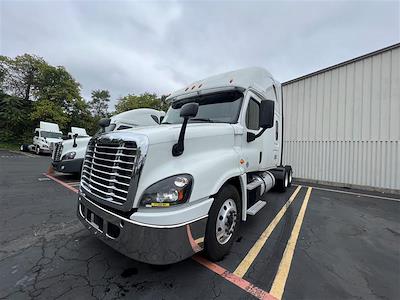 Used 2018 Freightliner Cascadia Sleeper Cab 6x4, Semi Truck for sale #771333 - photo 1