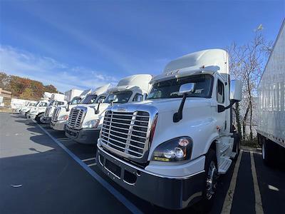 Used 2019 Freightliner Cascadia Day Cab 6x4, Semi Truck for sale #804487 - photo 1
