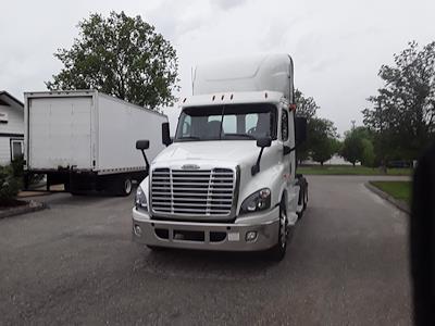 Used 2016 Freightliner Cascadia Day Cab 6x4, Semi Truck for sale #391631 - photo 1