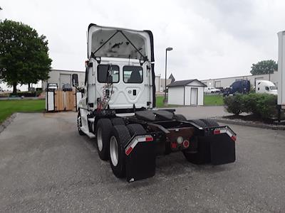 Used 2016 Freightliner Cascadia Day Cab 6x4, Semi Truck for sale #391631 - photo 2