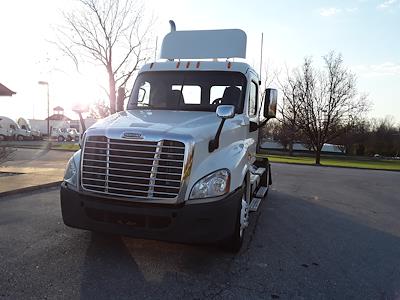 Used 2014 Freightliner Cascadia Day Cab 4x2, Semi Truck for sale #495764 - photo 2