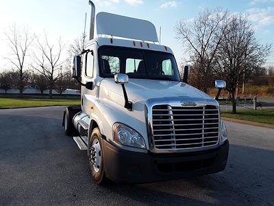 Used 2014 Freightliner Cascadia Day Cab 4x2, Semi Truck for sale #495764 - photo 1
