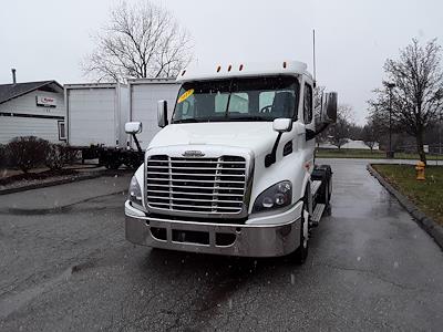 Used 2017 Freightliner Cascadia Day Cab 6x4, Semi Truck for sale #673624 - photo 1