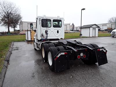 Used 2017 Freightliner Cascadia Day Cab 6x4, Semi Truck for sale #673624 - photo 2