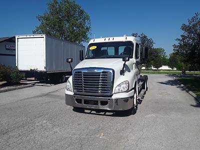 Used 2018 Freightliner Cascadia Day Cab 6x4, Semi Truck for sale #685188 - photo 1