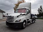 Used 2019 Freightliner Cascadia Day Cab 6x4, Semi Truck for sale #861912 - photo 1